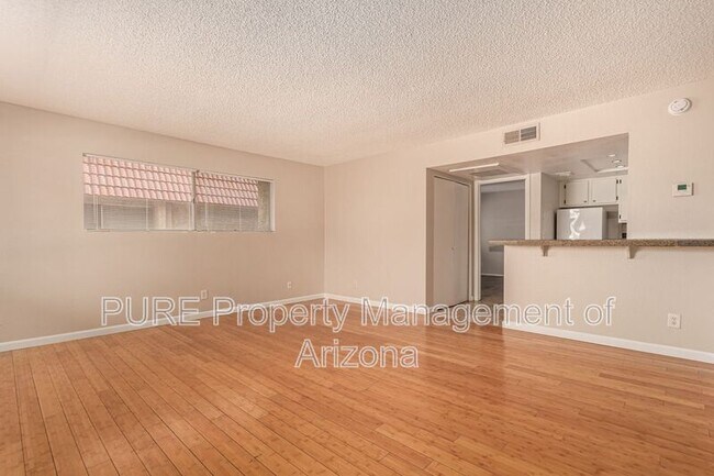 Foto del edificio - 700 W University Dr