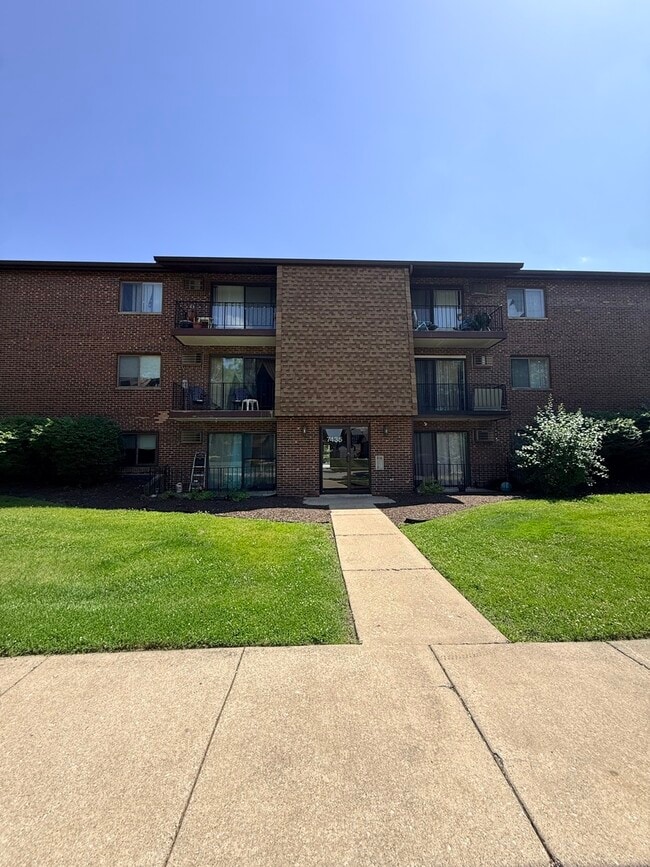Building Photo - 7435 Tiffany Dr