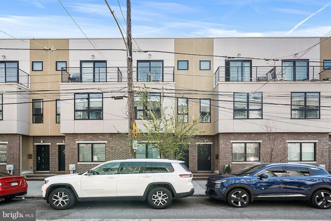 Photo - 1333 N Howard St Townhome