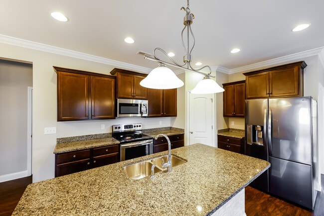 Building Photo - 306 Addison Ct