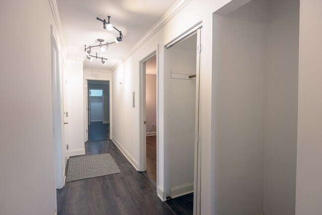 Foto del edificio - 2710 Central St