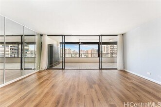 Building Photo - 583 Kamoku St