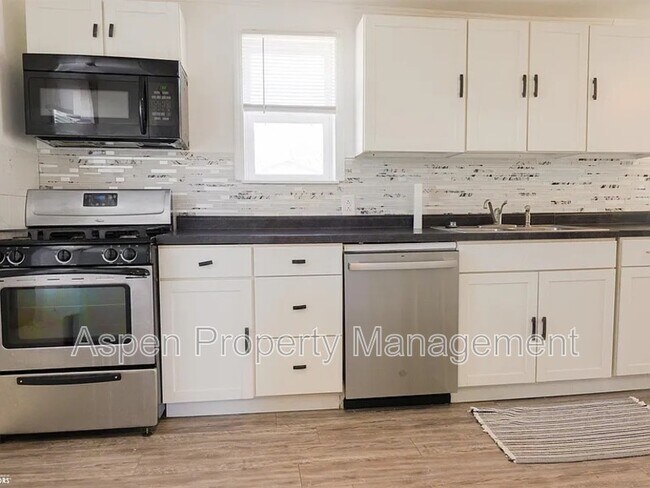 Foto del edificio - 2101 Melvin Ave