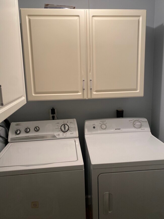 Laundry - 2 Onyx Ct