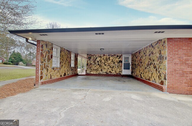 Building Photo - 500 Circle Dr