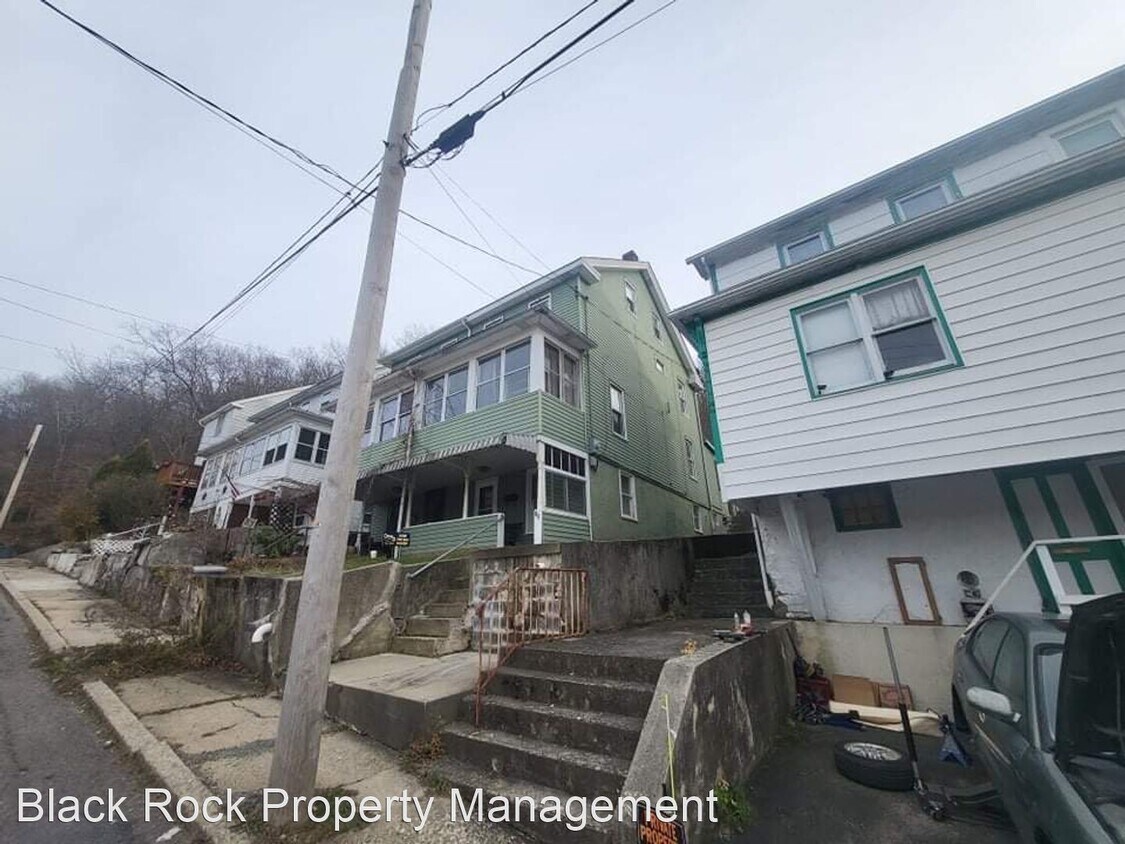 Primary Photo - 3 br, 1.5 bath House - 85 W Ridge St