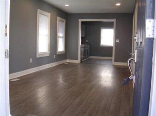 Building Photo - 1027 E 21st Ave