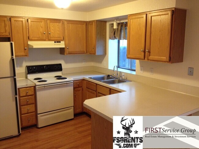 Building Photo - Cozy and comfortable townhome in the heart...