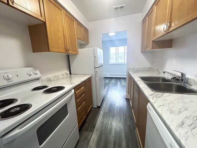 Photo du bâtiment - Mayfair Apartments