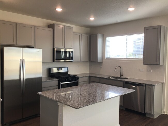 Building Photo - 381 Pebble Bend