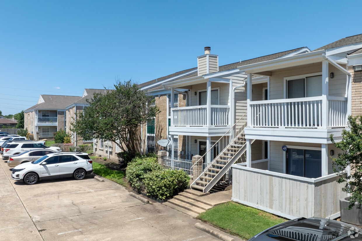 12660 Ashford Point Dr - Briarpoint Condominiums