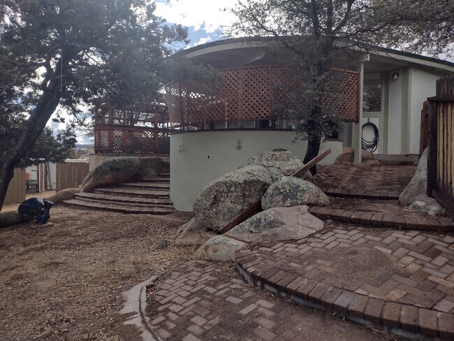 Foto del edificio - 1923 Rocky Dells Dr