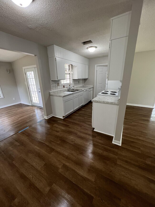 Foto del edificio - 905 Greenbriar Rd