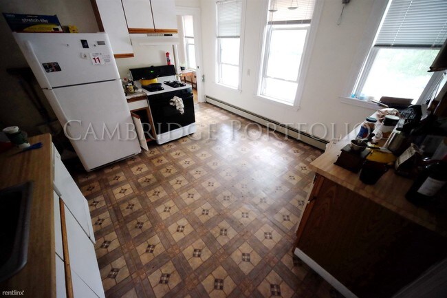 Building Photo - 2 br, 1 bath  - 162 Elm St # 2