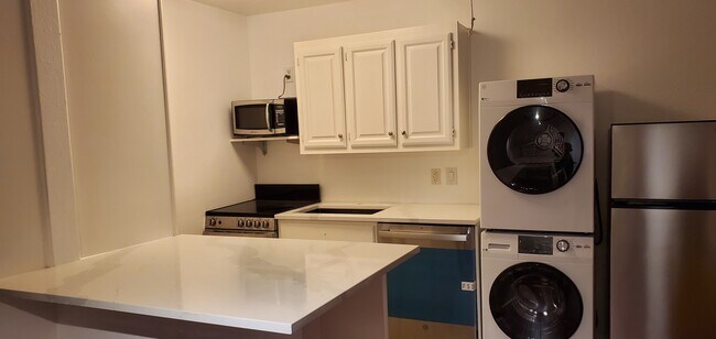 Building Photo - 1508 Summertree Ct