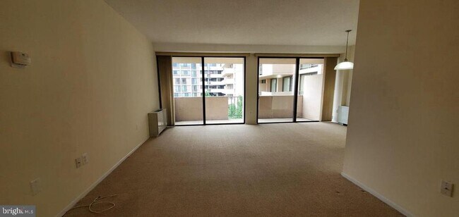 Foto del edificio - 4141 Henderson Rd