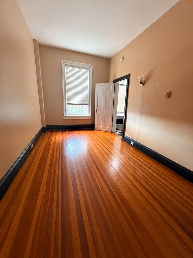 Building Photo - 167 2nd St
