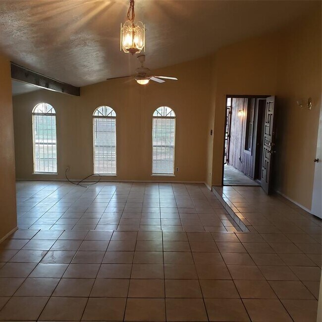 Building Photo - 15710 Mendocino Dr