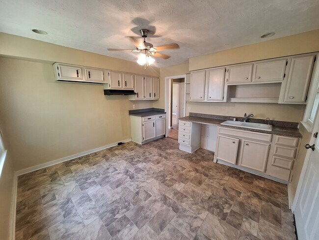 Kitchen cabinets - 3816 Parthenia Ave