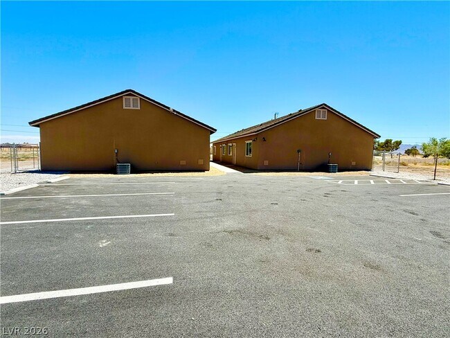 Foto del edificio - 461 Comstock Ave