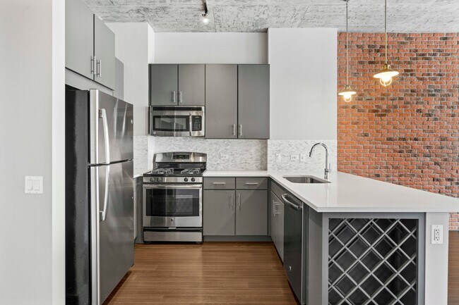 Building Photo - 860 S Clark St