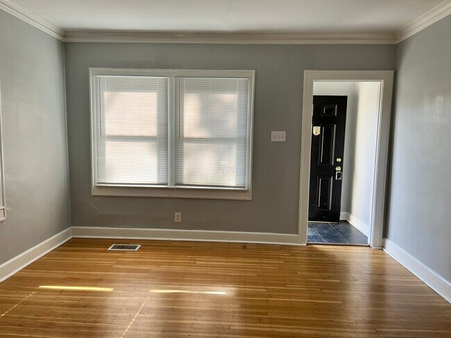 Building Photo - 5435 N College Ave