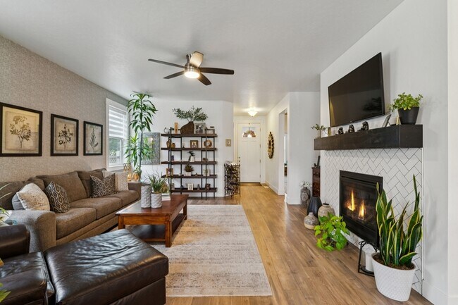 Building Photo - 11691 Quintale Dr
