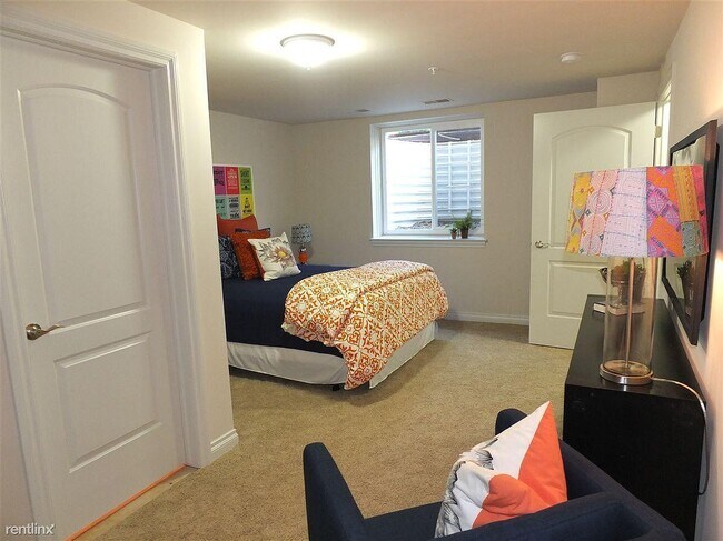 Foto del edificio - 3932 Cloverlane Dr