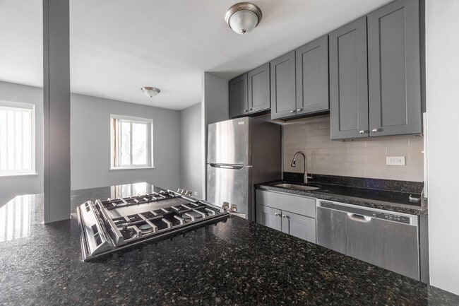 Building Photo - 656 W Grace St