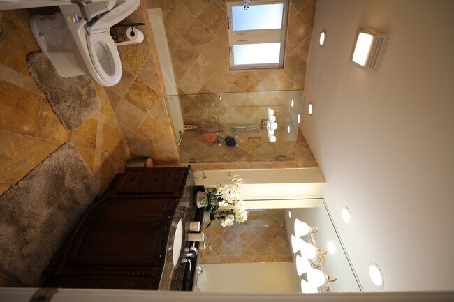 Foto del edificio - 715 N Howard Ave