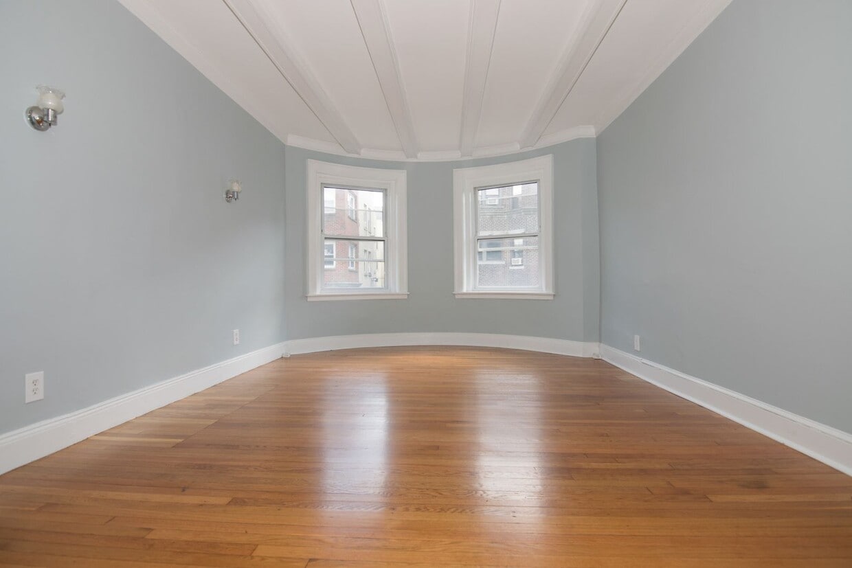 Primary Photo - Bright and beautifully renovated in Allsto...