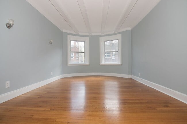 4 Bed/1.5 Bath with Central A/C & Private ... - 4 Bed/1.5 Bath with Central A/C & Private ... House