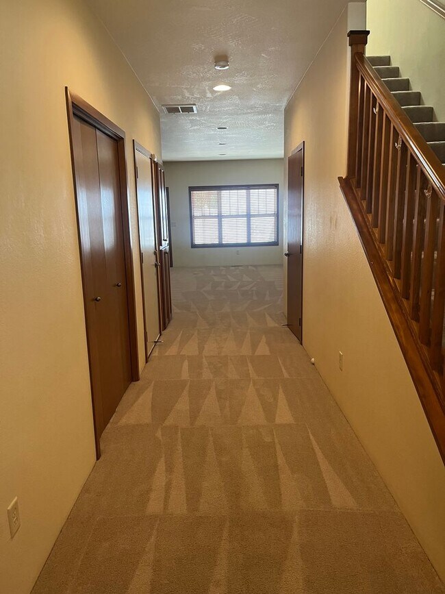 Foto del edificio - 3 Bedroom 2.5 Bath Townhouse