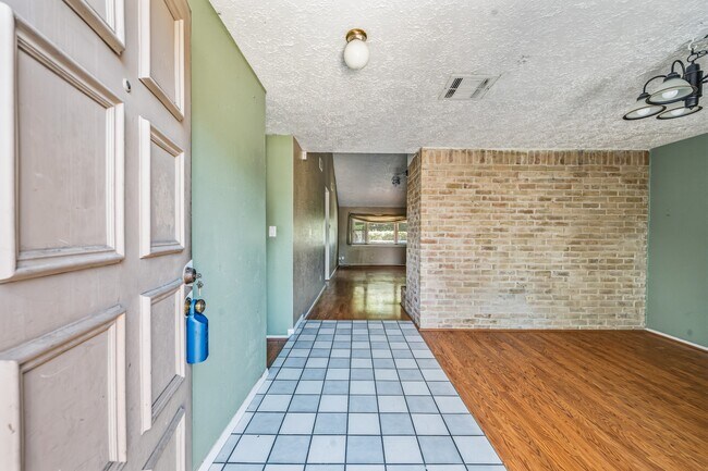 Foto del edificio - 13139 Birch Grove Dr