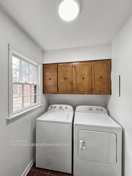 Building Photo - Beautiful 4-Bedroom Home with Modern Amenities / Pet-Friendly / Available Now!