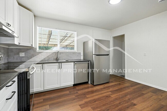 Foto del edificio - Charming Home with Washer/Dryer and Fenced...