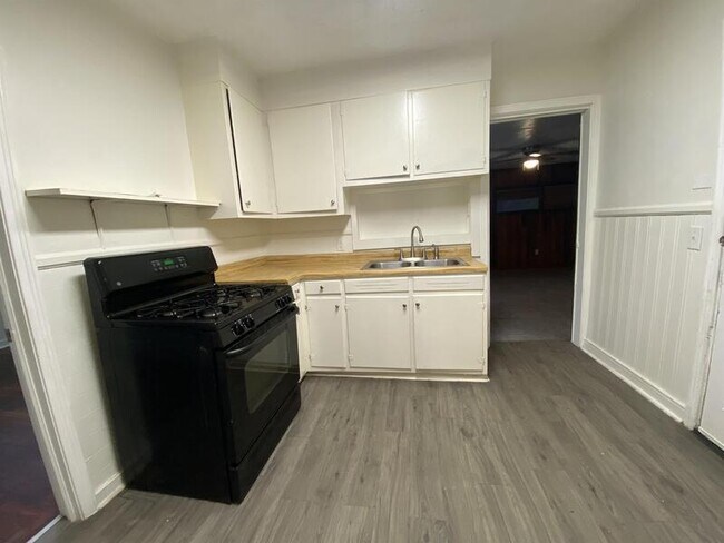 Foto del edificio - 1932 Belvedere Dr