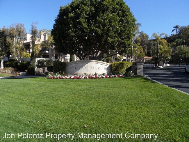 Building Photo - 3 br, 2 bath House - 460 S. San Vicente Ln.