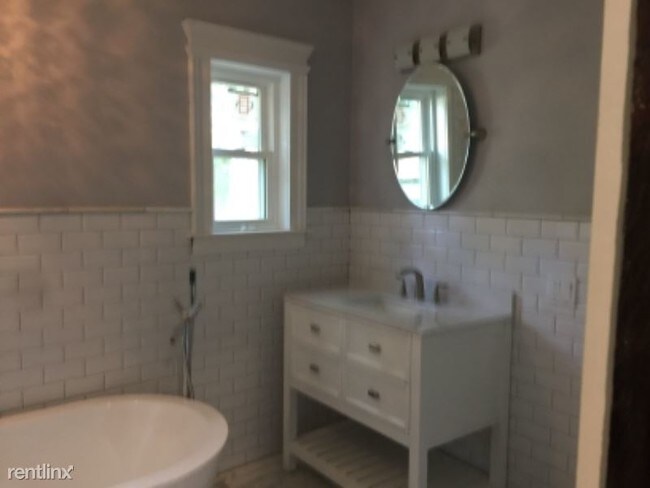 Building Photo - 3 br, 2 bath Apartment - 31 Hazelwood Rd