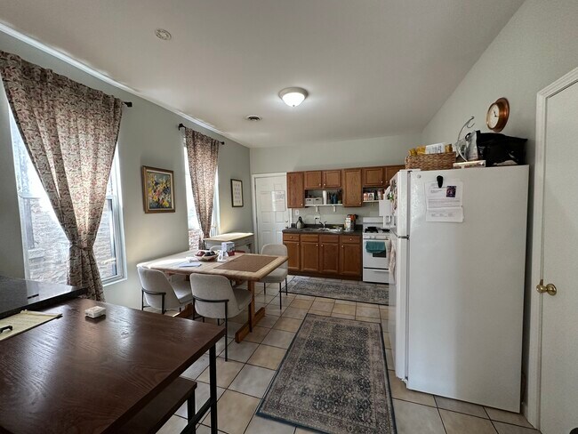 Foto del edificio - 1516 N Greenview Ave