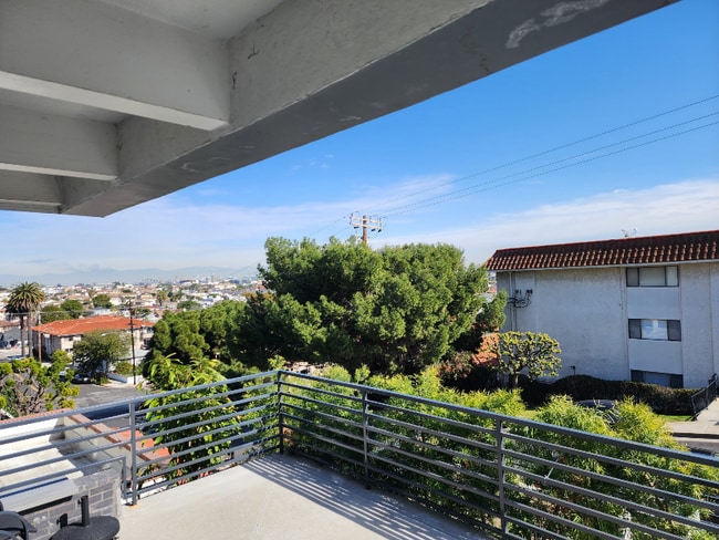 Building Photo - 2033 S Cabrillo Ave