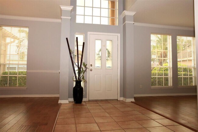 Building Photo - 10915 Piping Rock Cir