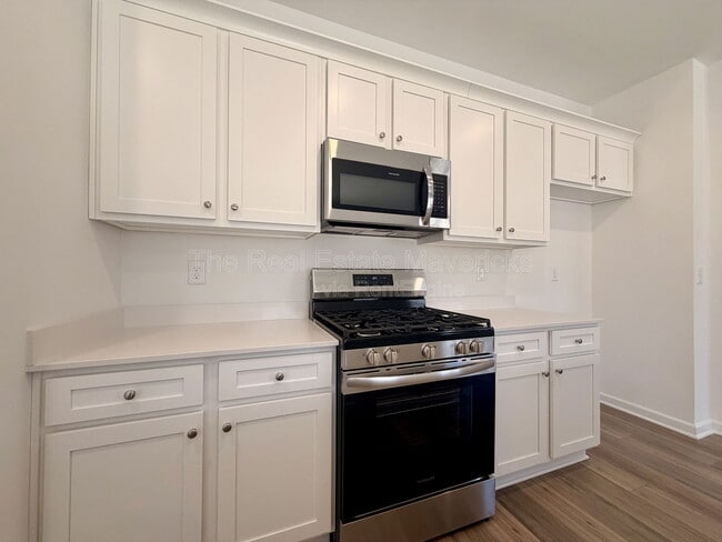 Building Photo - 100 Saddlebred Wy