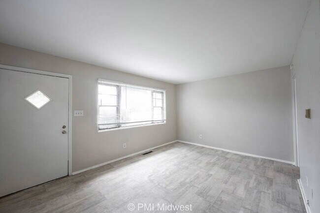 Foto del edificio - 5820 Grandview Dr