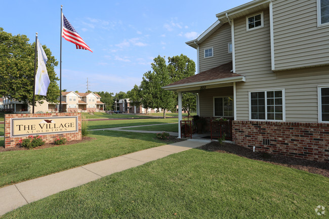 Building Photo - The Village at Old Town