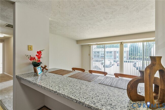 Foto del edificio - 7701 O'Donnell Ct