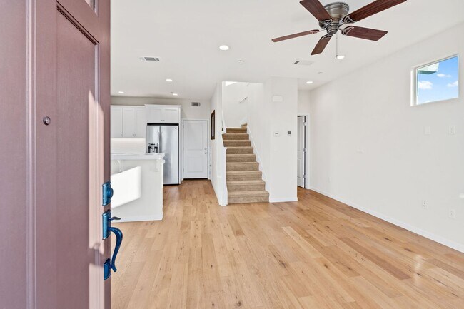 Foto del edificio - 2 bed 2.5 bath + Bonus Room Newer Construction Home Available Now!