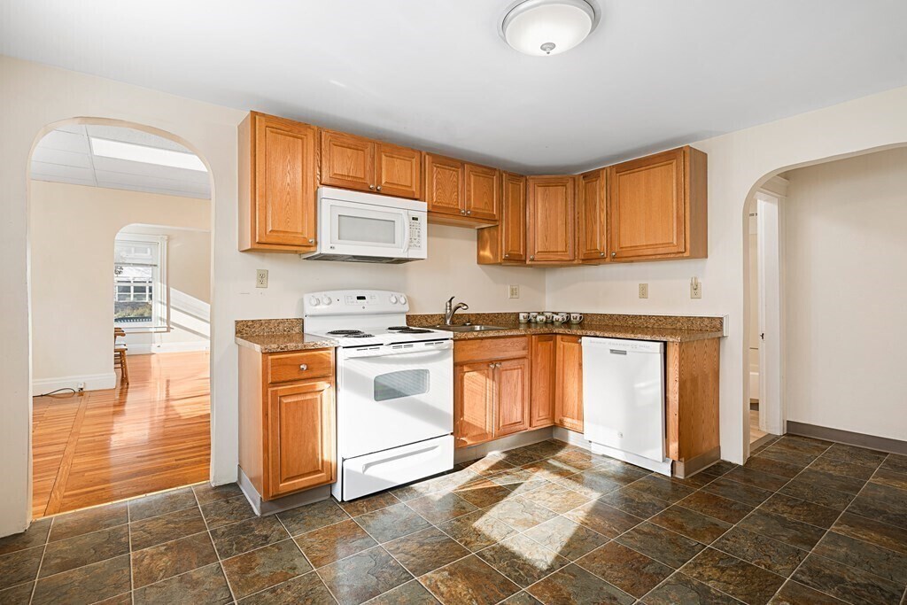 81 Alvarado Ave Unit 1, Worcester, MA 01604 Apartments in Worcester