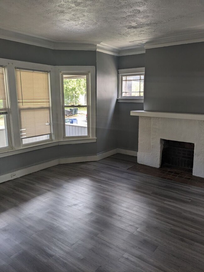 Building Photo - 3342 Desota