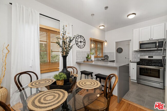 Foto del edificio - 464 N Harper Ave